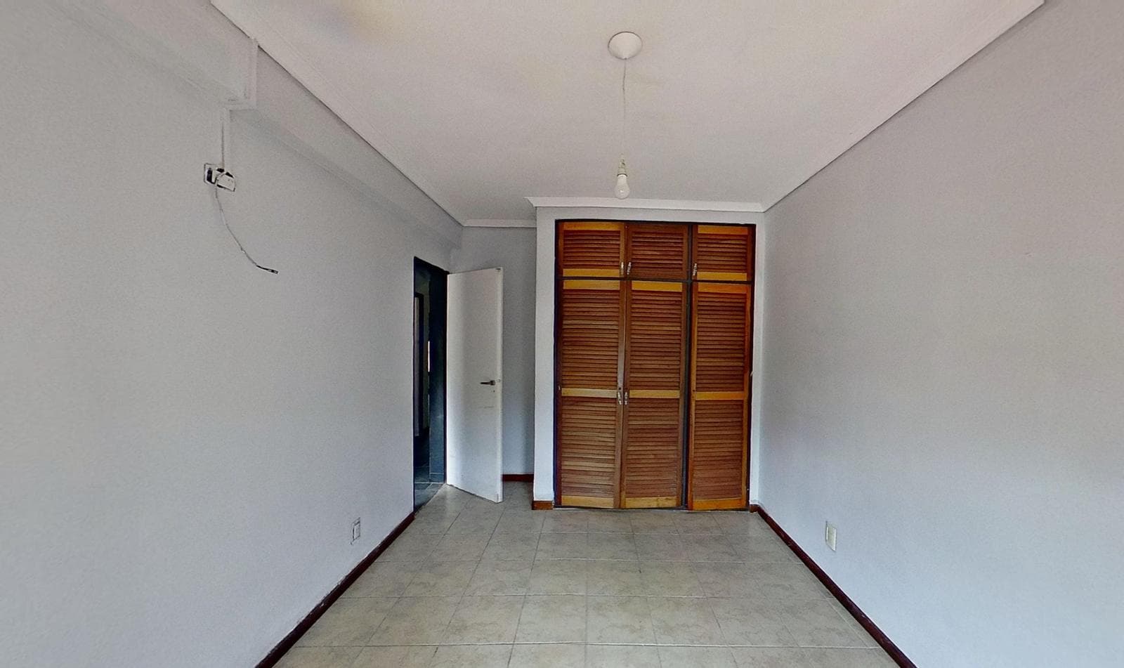 For sale: house with 4 bedrooms and a pool in Burzaco, financing available.