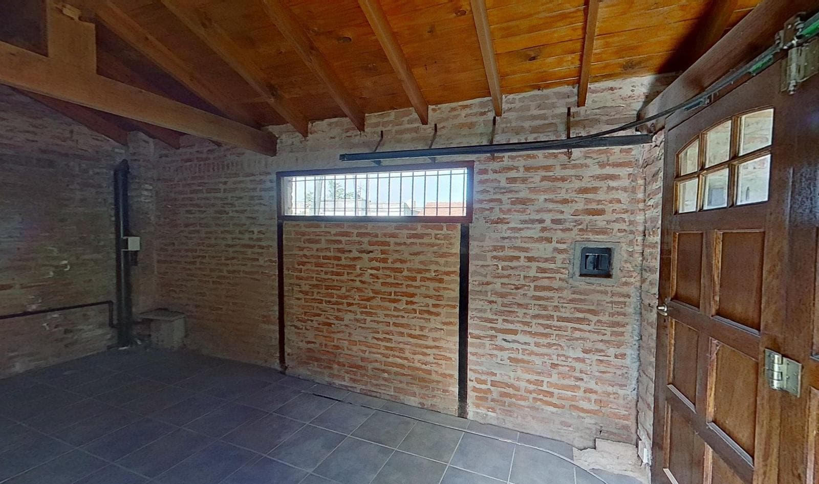For sale: house with 4 bedrooms and a pool in Burzaco, financing available.