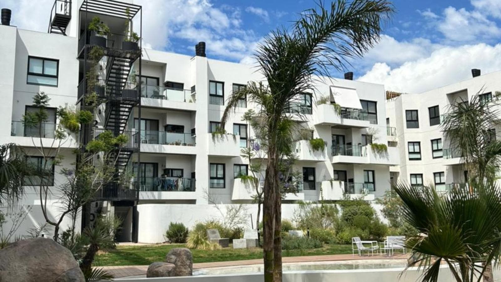 EGEO Gated Community—Excellent Location!! FULL AMENITIES—2-Bedroom Ground-Floor Unit—IDEAL FOR INVESTORS!!