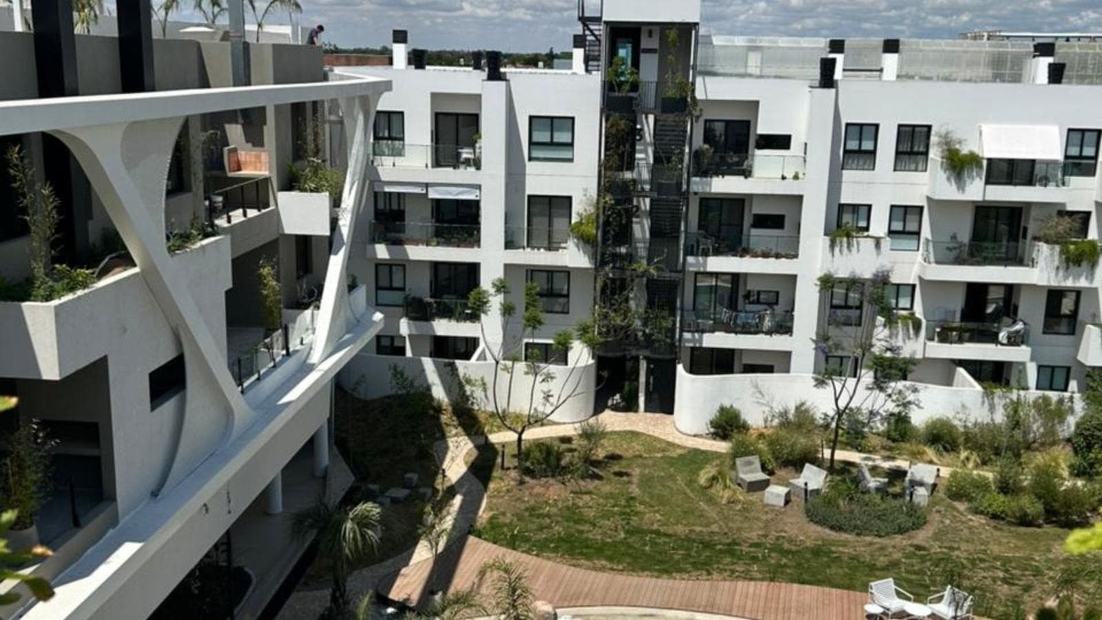 EGEO Gated Community—Excellent Location!! FULL AMENITIES—2-Bedroom Ground-Floor Unit—IDEAL FOR INVESTORS!!