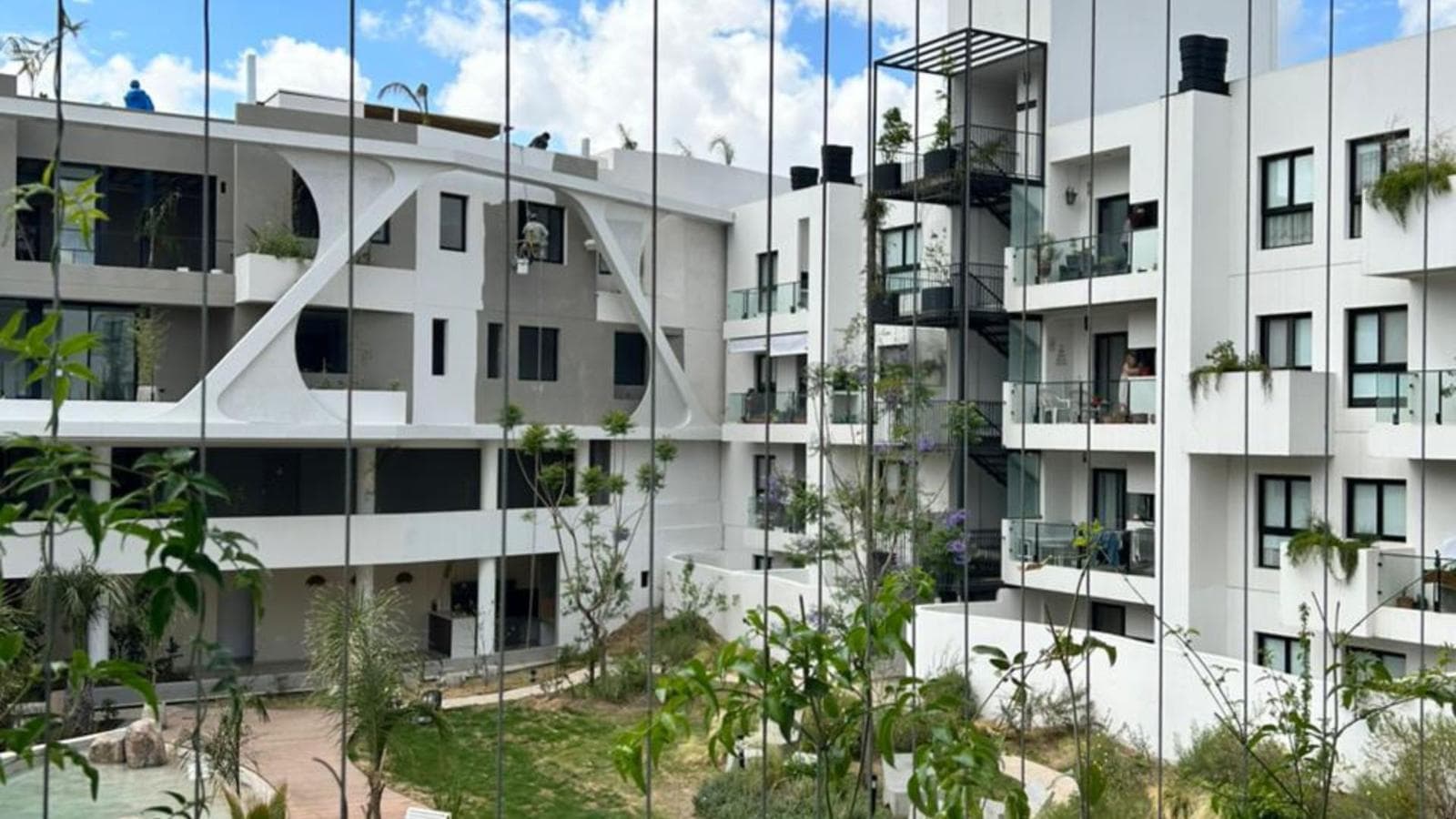 EGEO Gated Community—Excellent Location!! FULL AMENITIES—2-Bedroom Ground-Floor Unit—IDEAL FOR INVESTORS!!