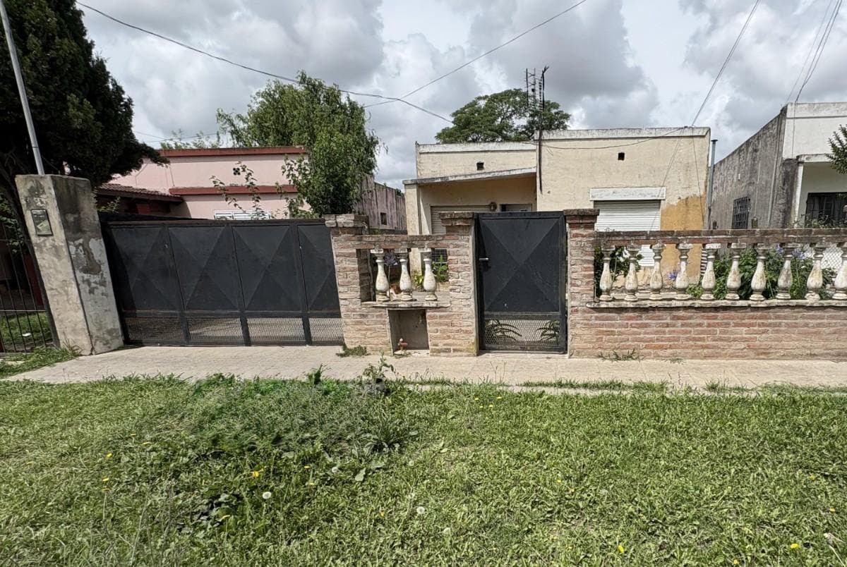 A charming home with great potential is for sale in Empalme Lobos