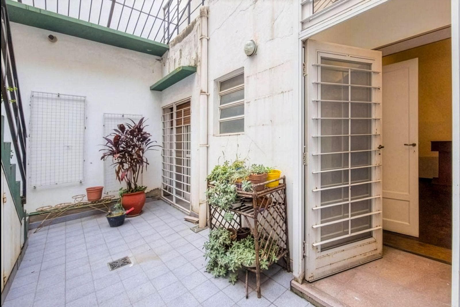 FOR SALE | TRADE - 4-bedroom house. With commercial space in front - Downtown, Rosario. QUALIFIES FOR MORTGAGE.