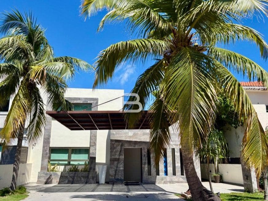 House for Rent with a Dock in Isla Dorada, Cancún