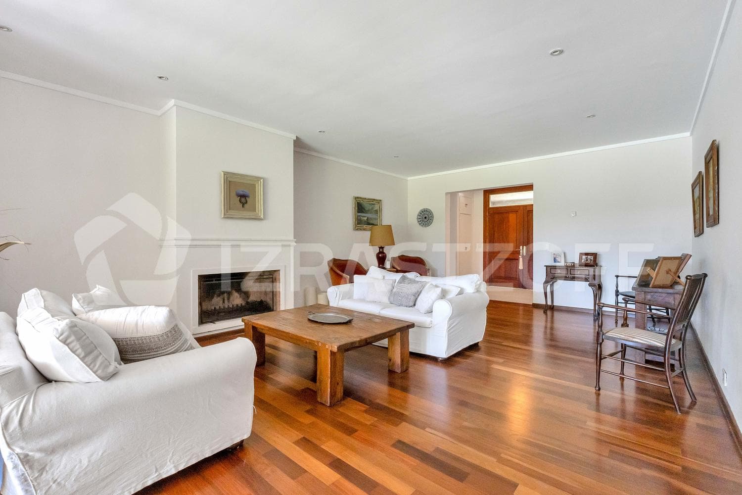House for sale with 4 bedrooms plus an office in the El Encuentro neighborhood