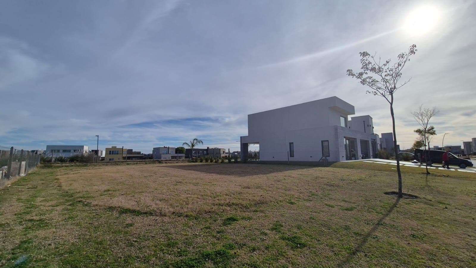 Lot in Riberas, Puertos del Lago, on the outskirts, with buildings all around it