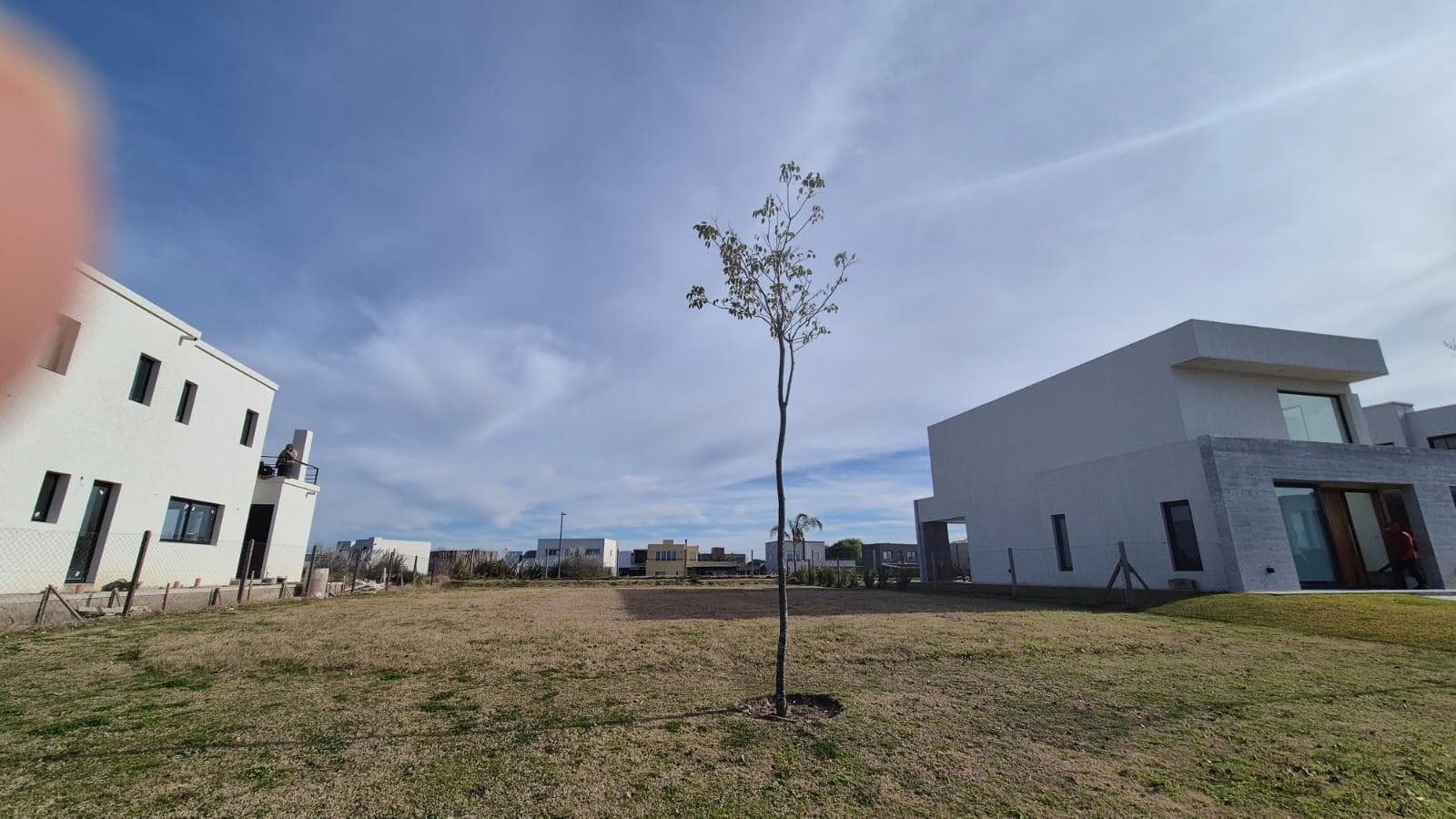 Lot in Riberas, Puertos del Lago, on the outskirts, with buildings all around it