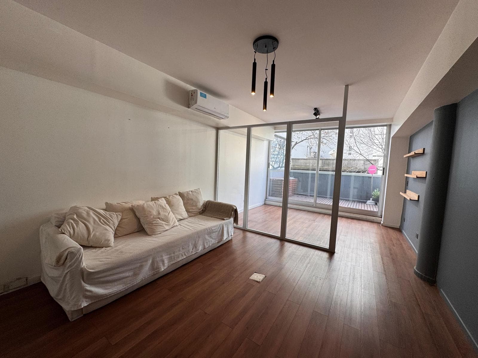 1-room office for rent, partitioned, in Belgrano, with 24-hour security, at the corner of Olazabal and Libertador