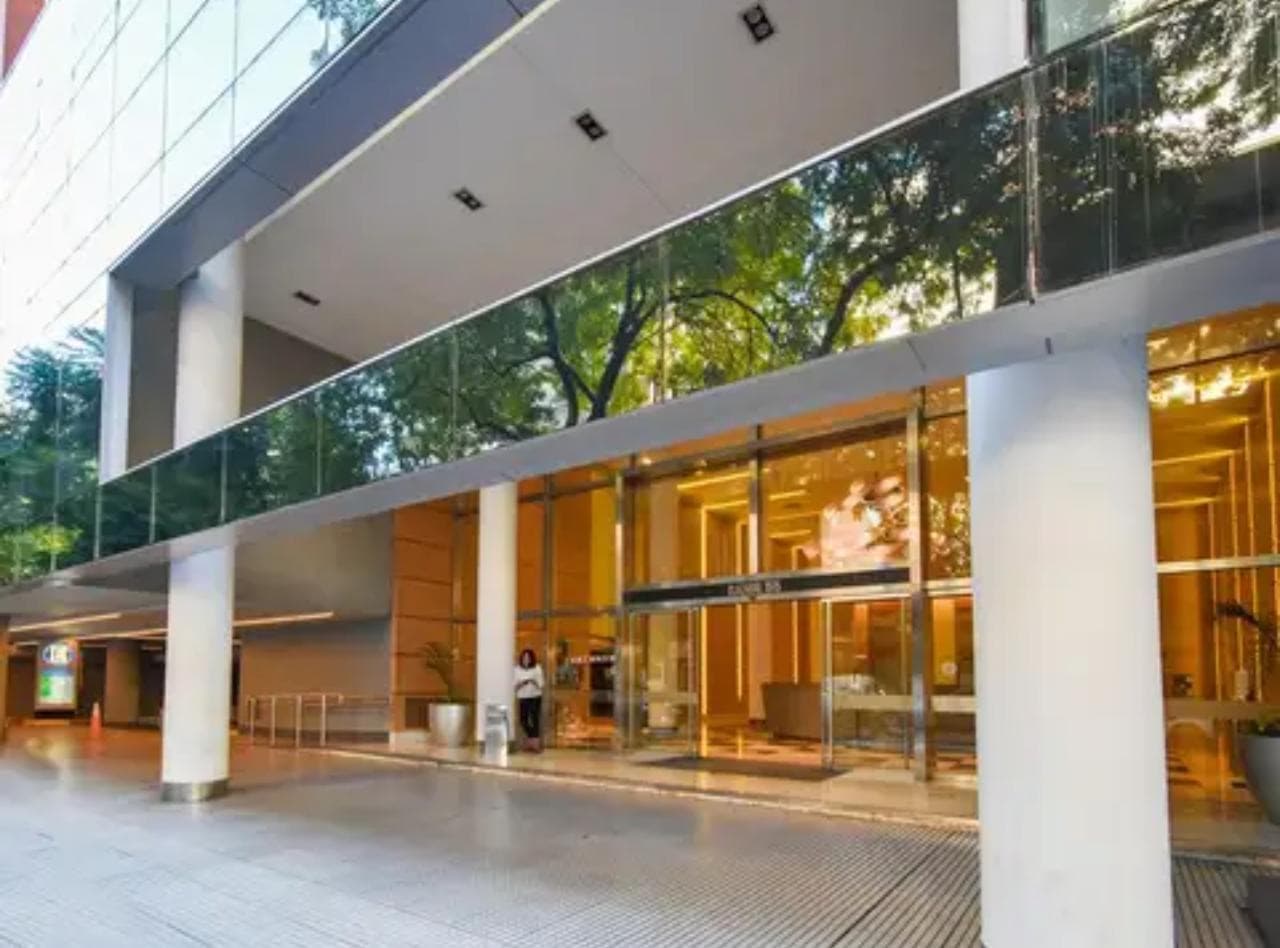 1-room office for rent, partitioned, in Belgrano, with 24-hour security, at the corner of Olazabal and Libertador