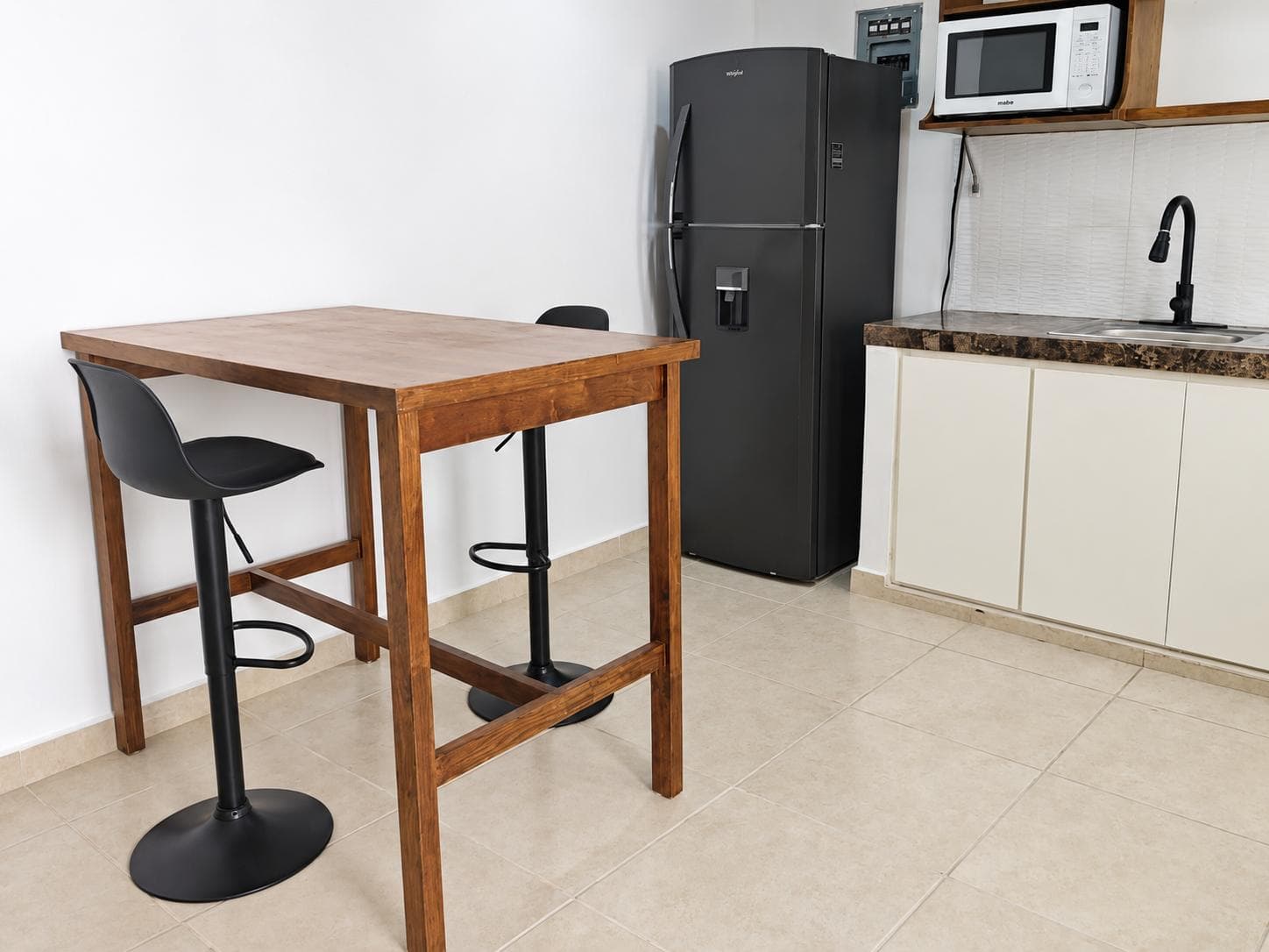 Semi-furnished 1-bedroom apartment one block from AV. Constituyentes in Playa del Carmen