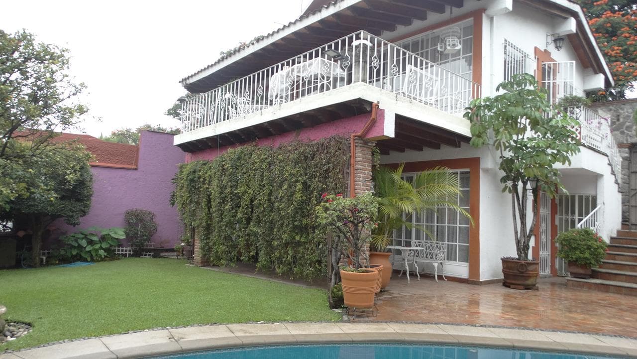 Condominium unit for sale in the Delicias neighborhood, near shopping centers.