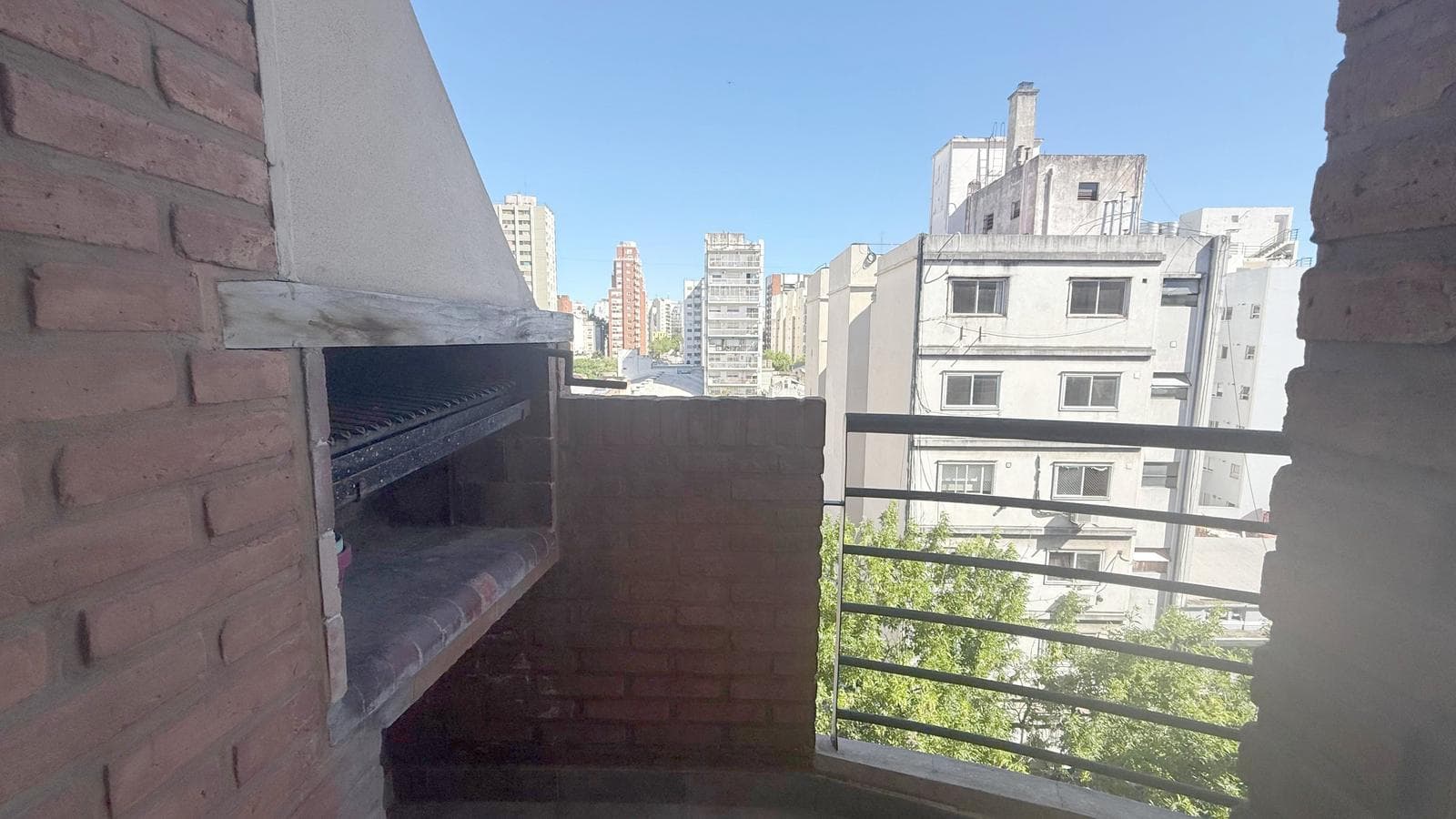 2-Room Apartment for Sale in Almagro with a Balcony and Grill - Qualifies for a Mortgage