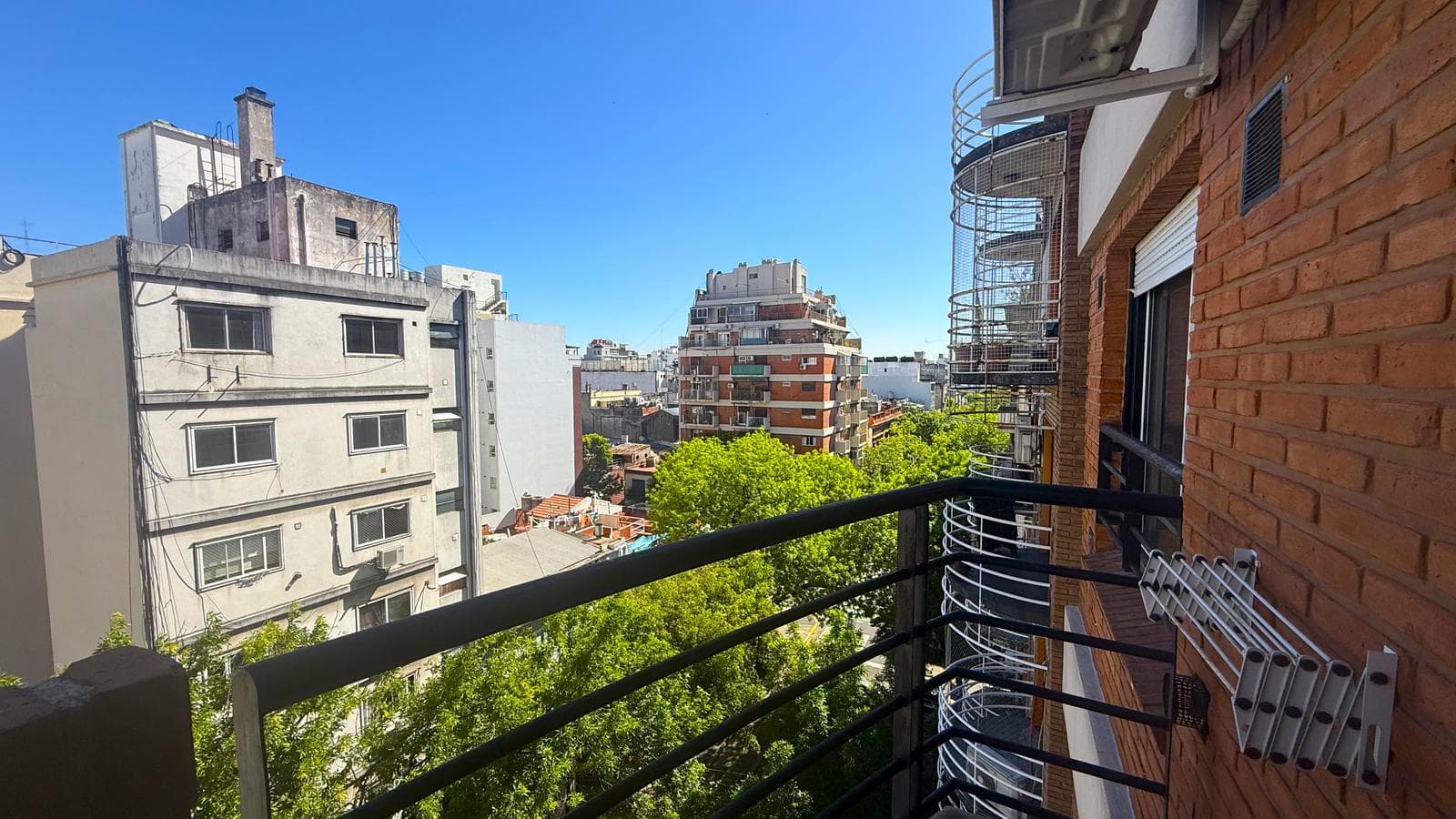 2-Room Apartment for Sale in Almagro with a Balcony and Grill - Qualifies for a Mortgage