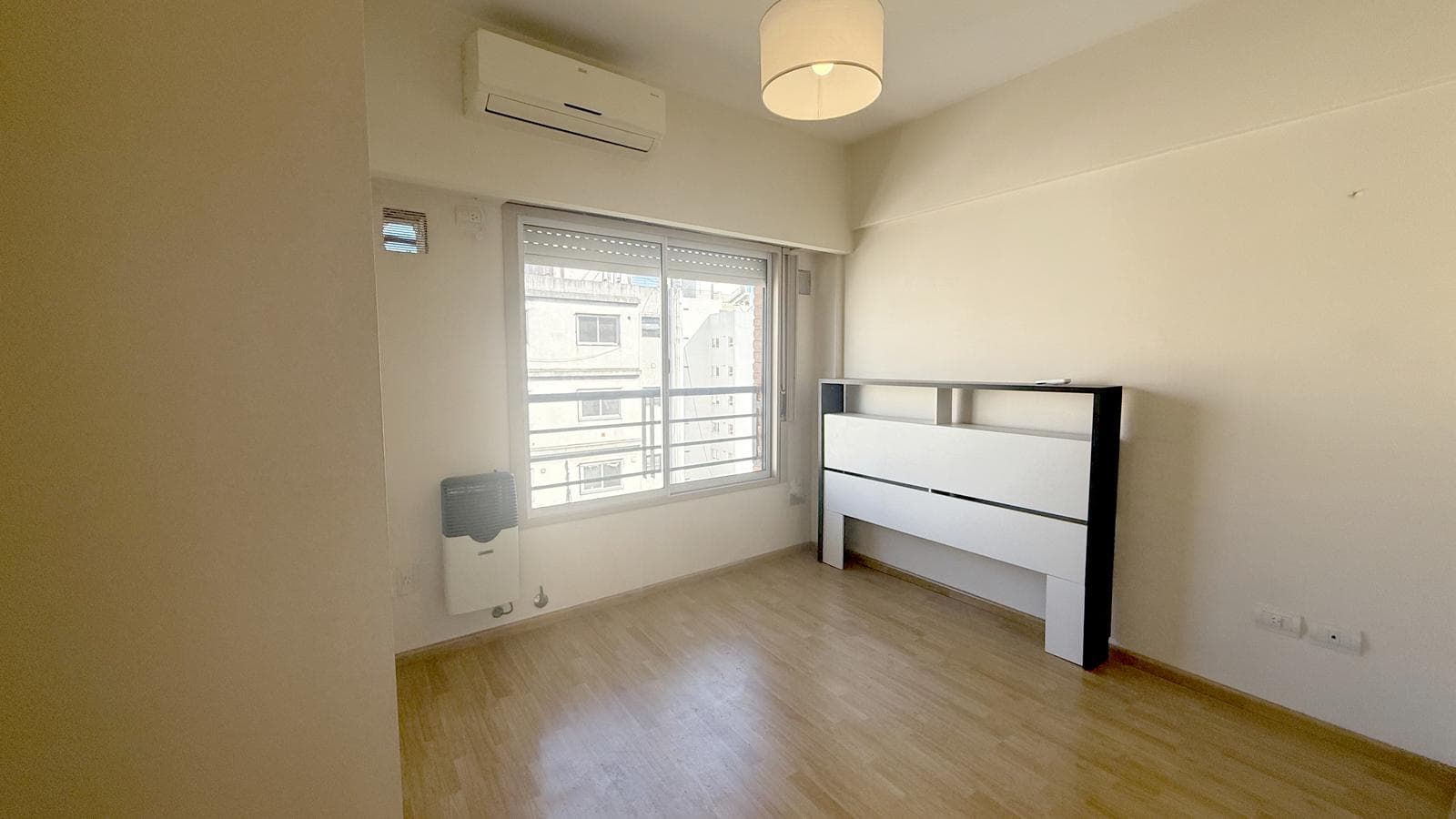 2-Room Apartment for Sale in Almagro with a Balcony and Grill - Qualifies for a Mortgage