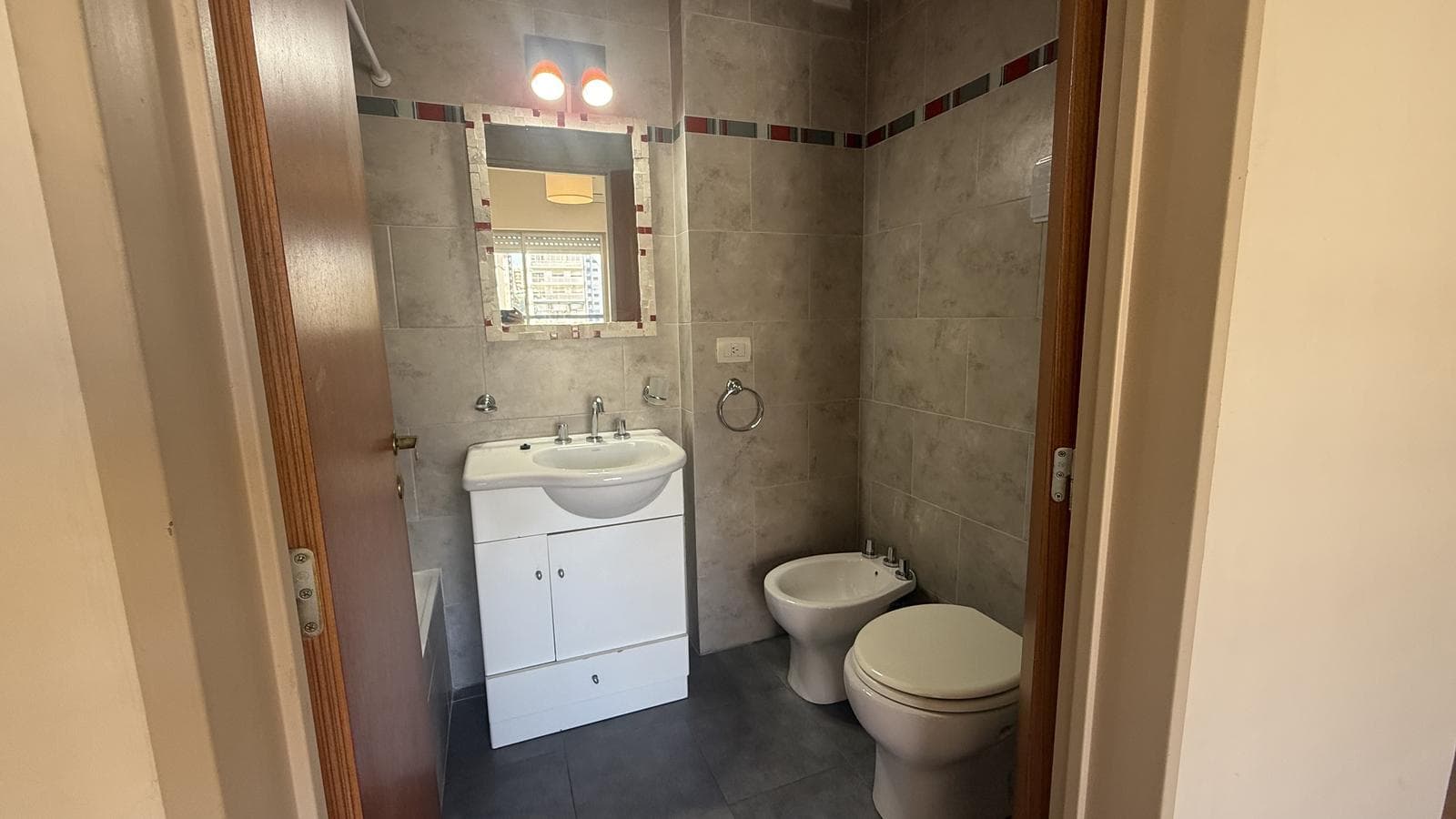2-Room Apartment for Sale in Almagro with a Balcony and Grill - Qualifies for a Mortgage