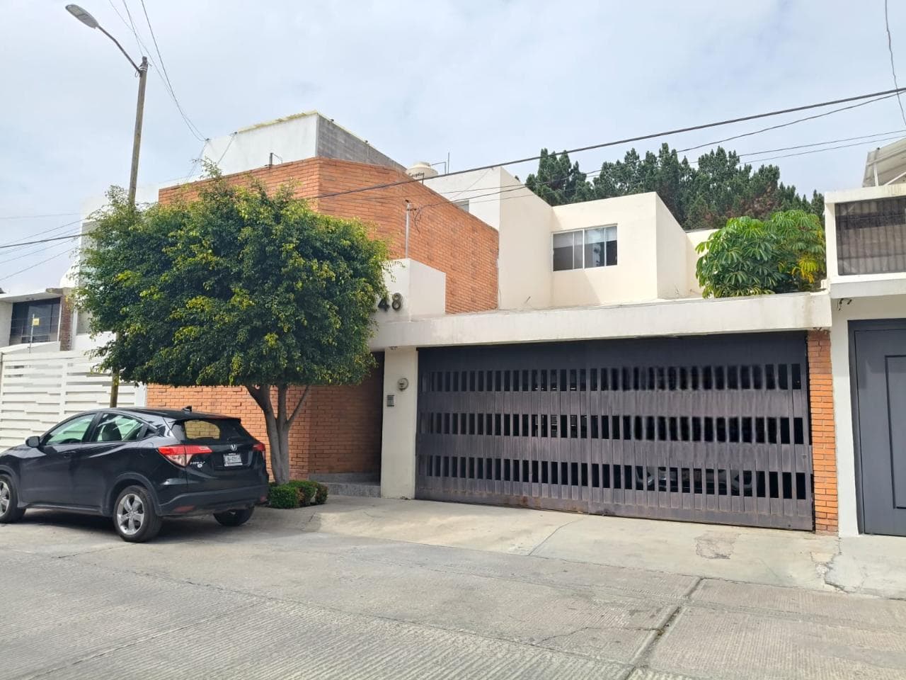 HOUSE FOR SALE IN LOMAS 4TA