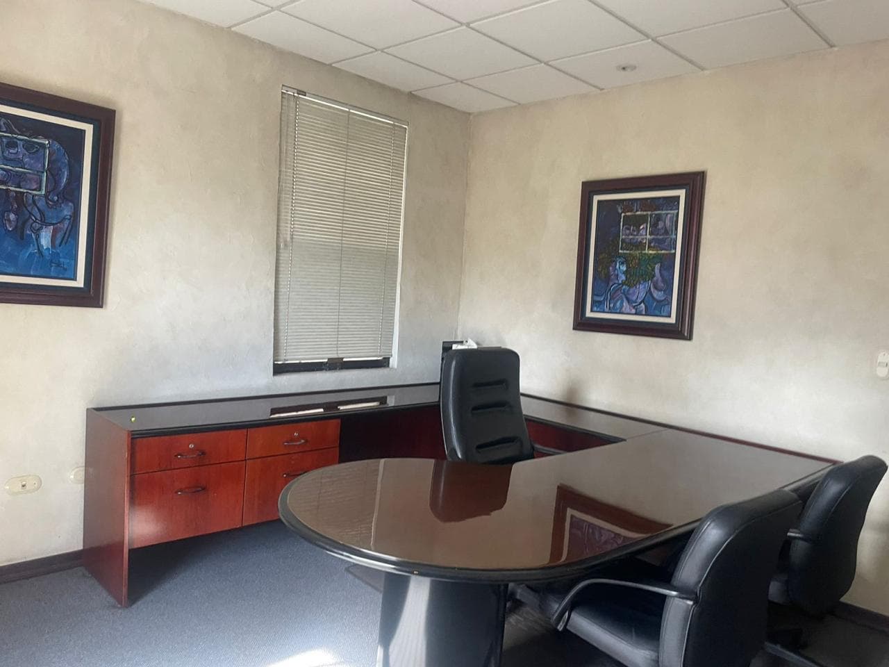 OFFICE FOR RENT ON AV HIDALGO OBISPADO