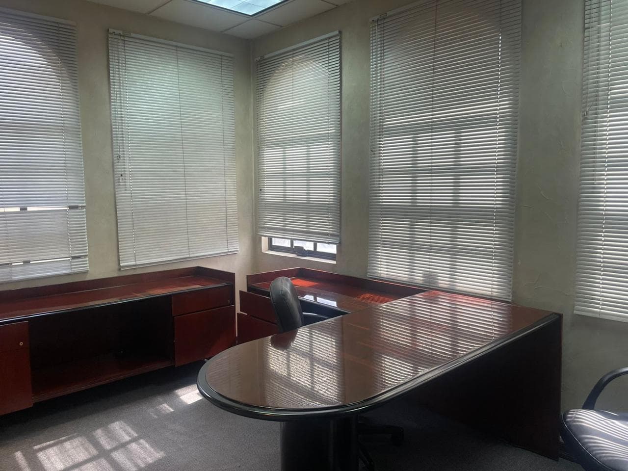 OFFICE FOR RENT ON AV HIDALGO OBISPADO