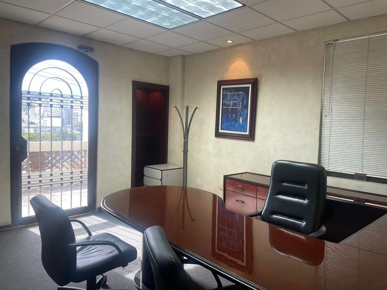 OFFICE FOR RENT ON AV HIDALGO OBISPADO