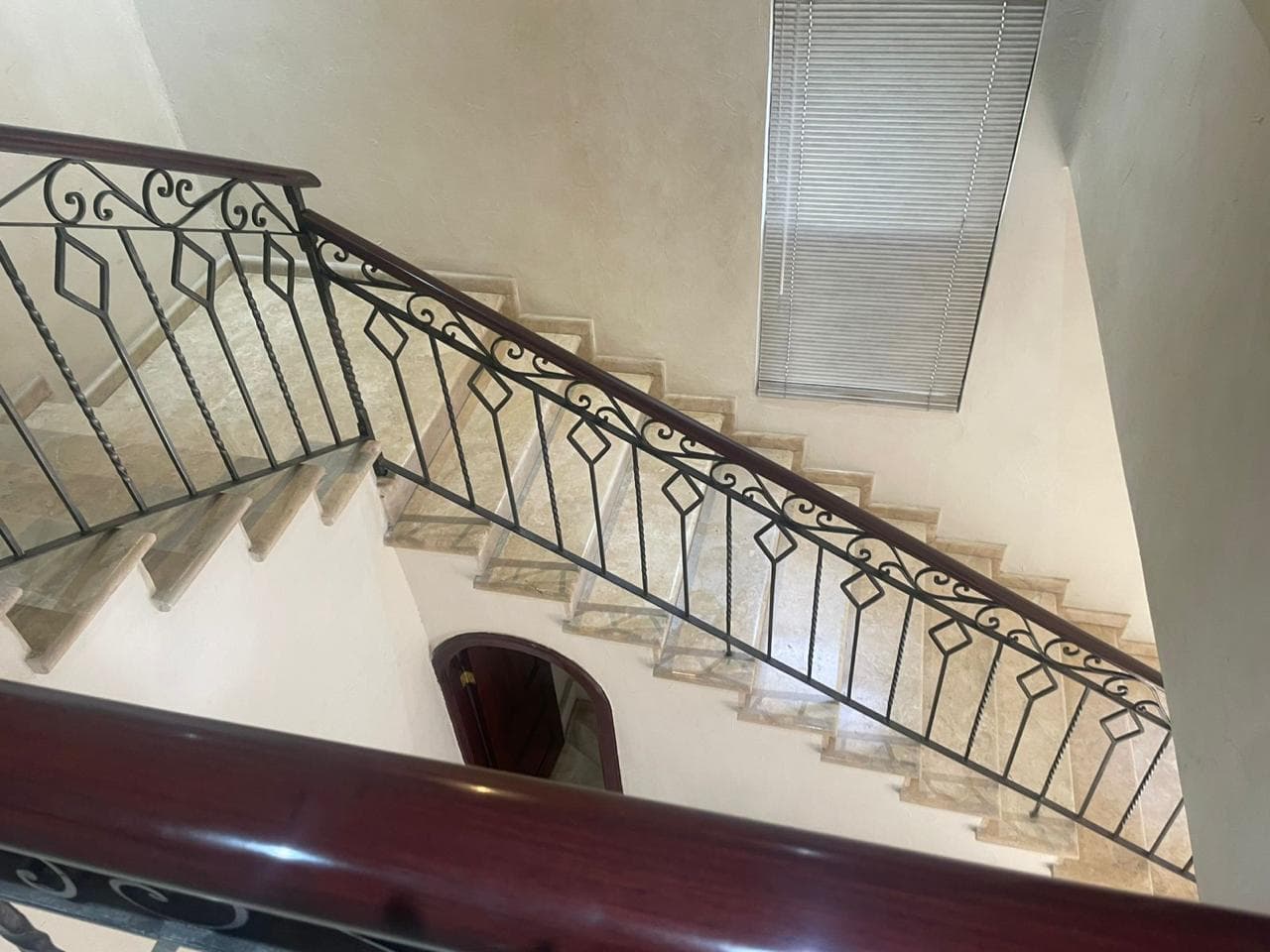 OFFICE FOR RENT ON AV HIDALGO OBISPADO