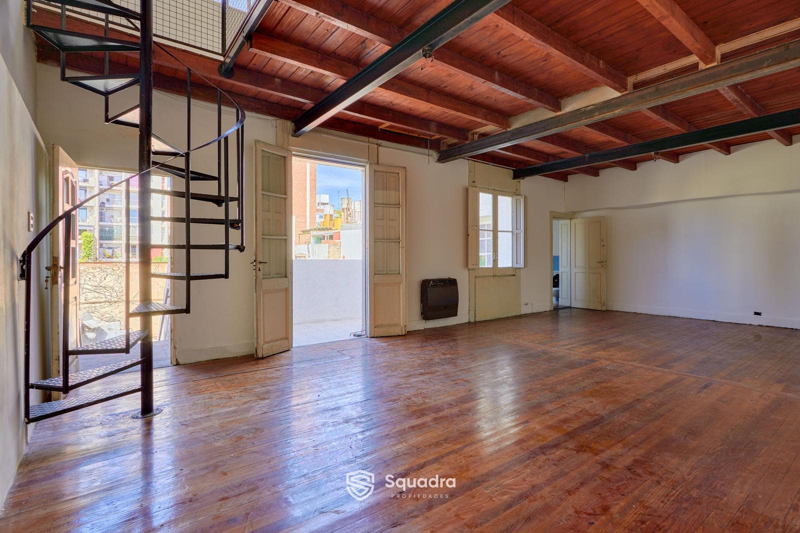 FOR SALE | TRADE - 2-bedroom house with a hallway. Commercial space in front - Echesortu, Rosario. QUALIFIES FOR A LOAN.