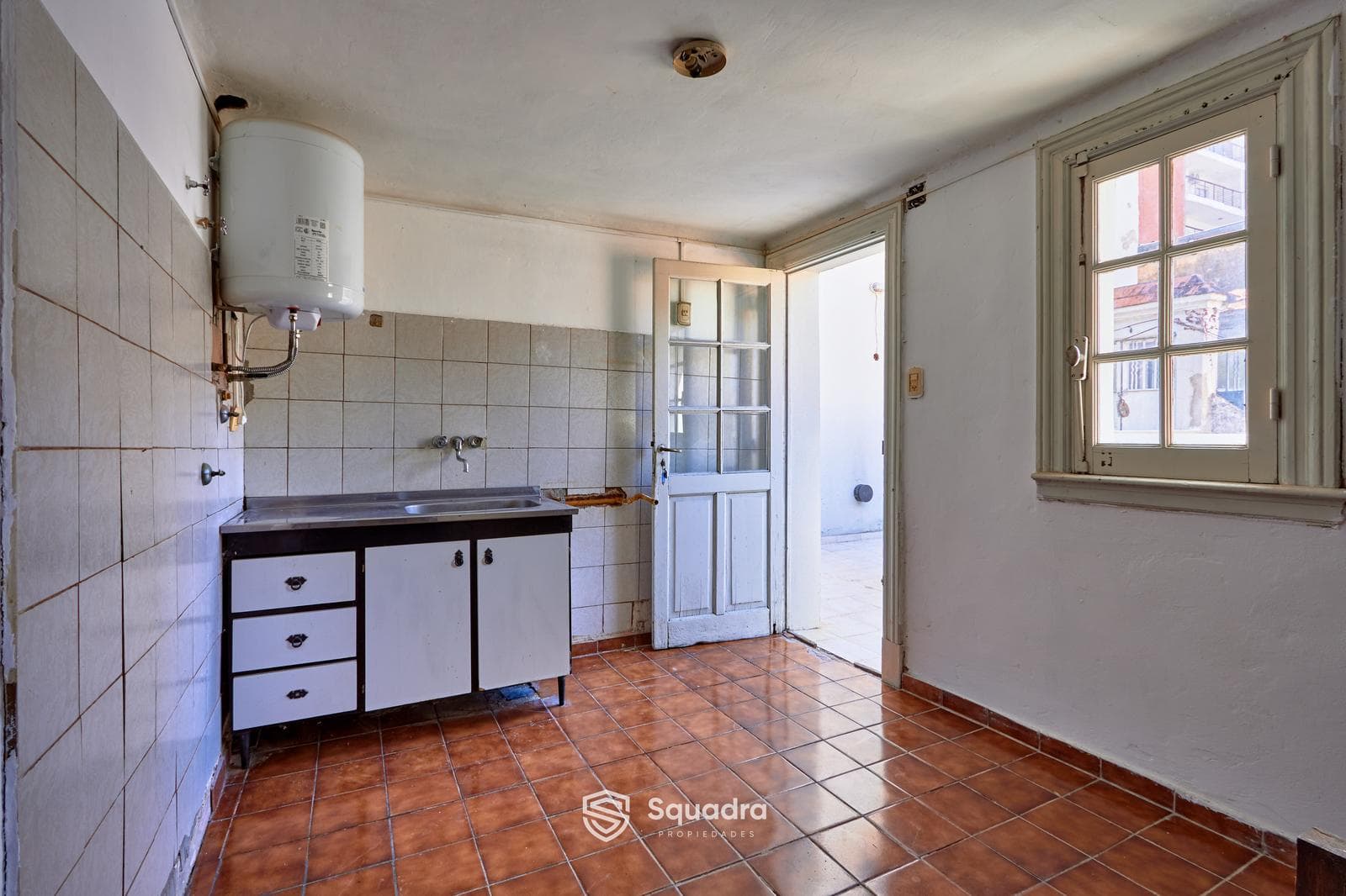 FOR SALE | TRADE - 2-bedroom house with a hallway. Commercial space in front - Echesortu, Rosario. QUALIFIES FOR A LOAN.