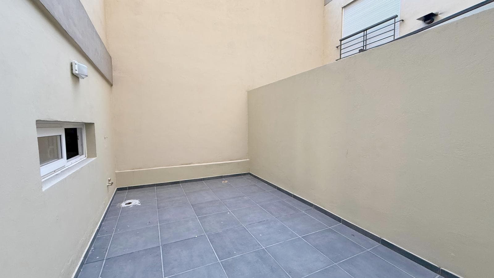 Brand-New 3-Room Apartment for Sale in Almagro with a Balcony and Patio