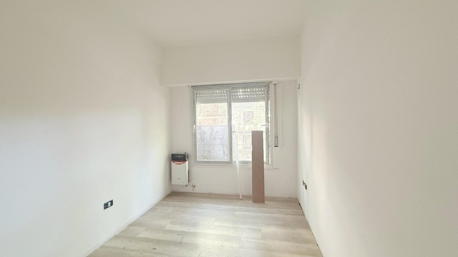 Brand-New 3-Room Apartment for Sale in Almagro with a Balcony and Patio