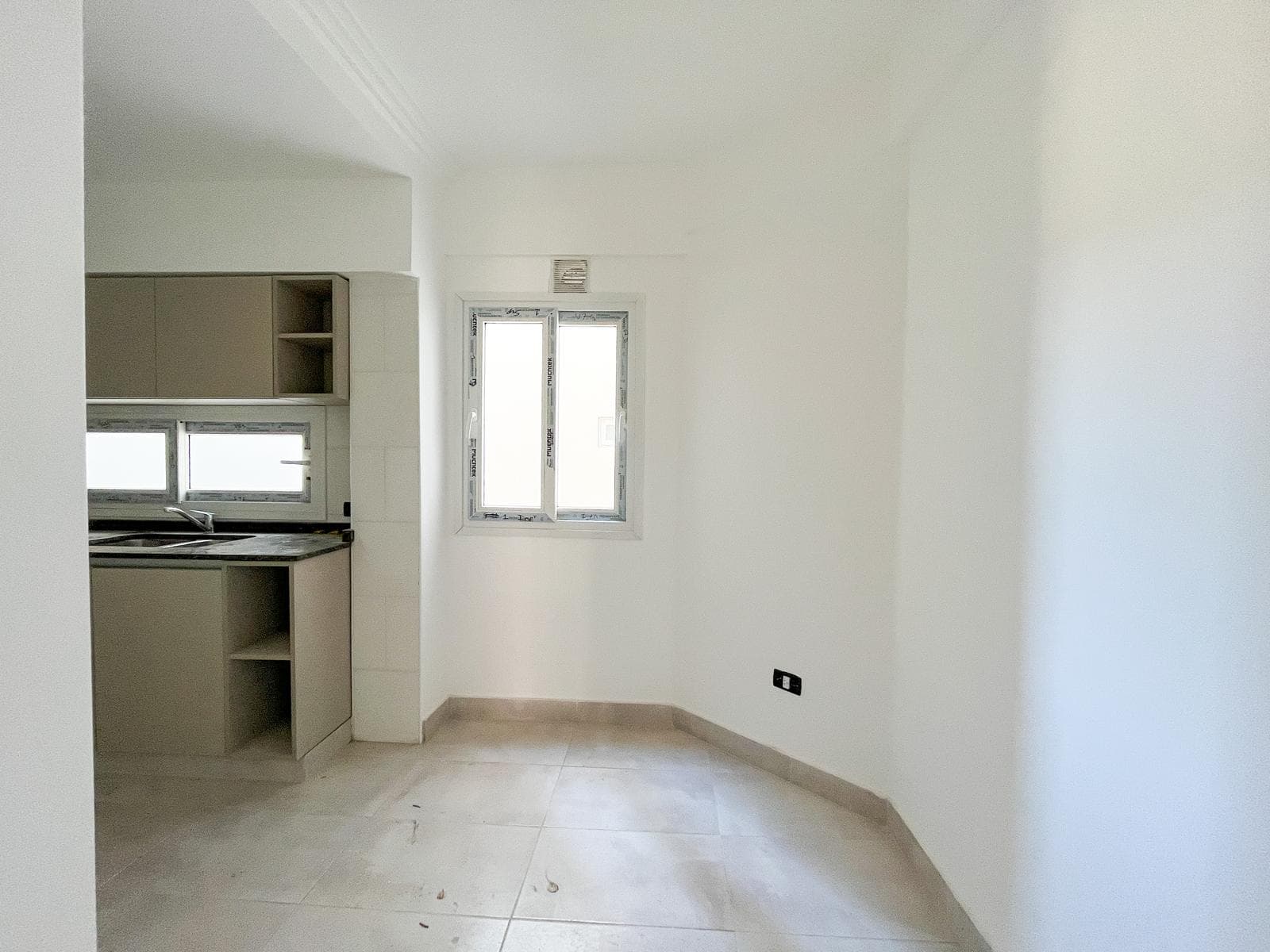 Brand-New 3-Room Apartment for Sale in Almagro with a Balcony and Patio