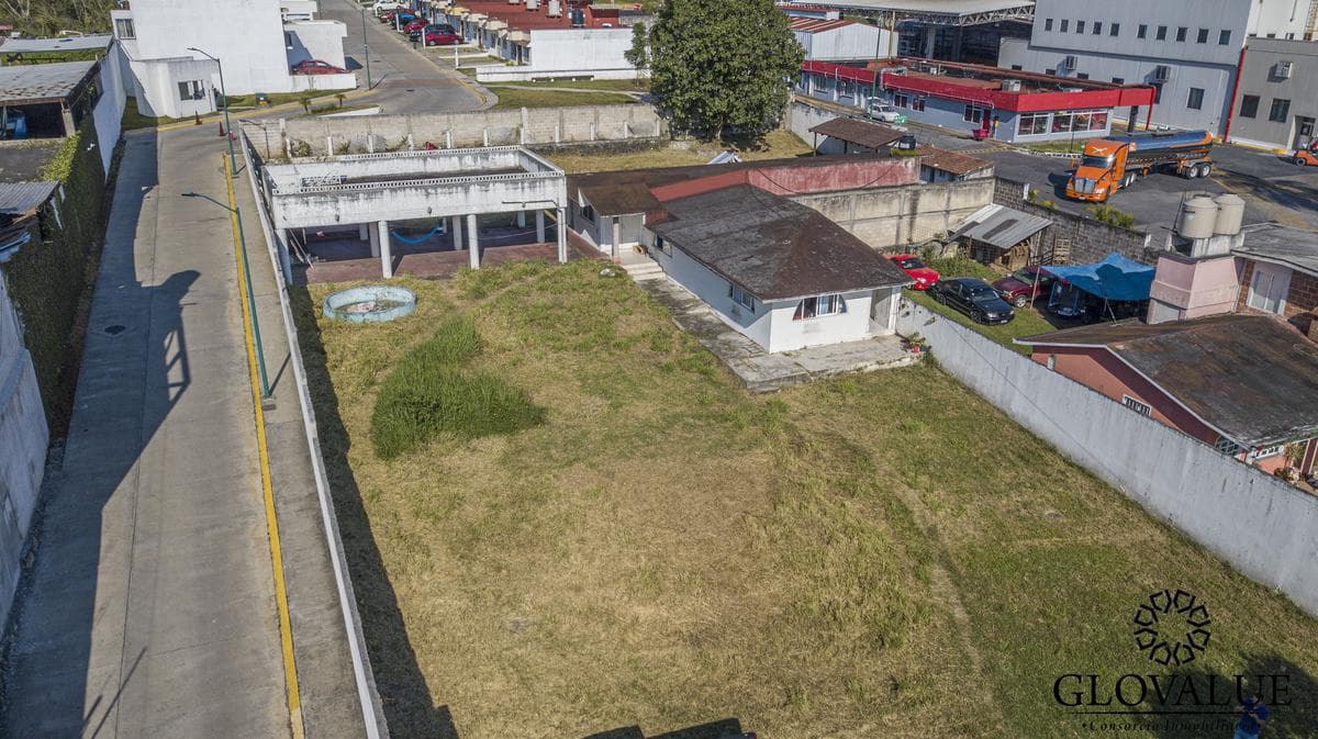 LARGE LOT IN COATEPEC, EXCELLENT LOCATION, NEAR FEMSA