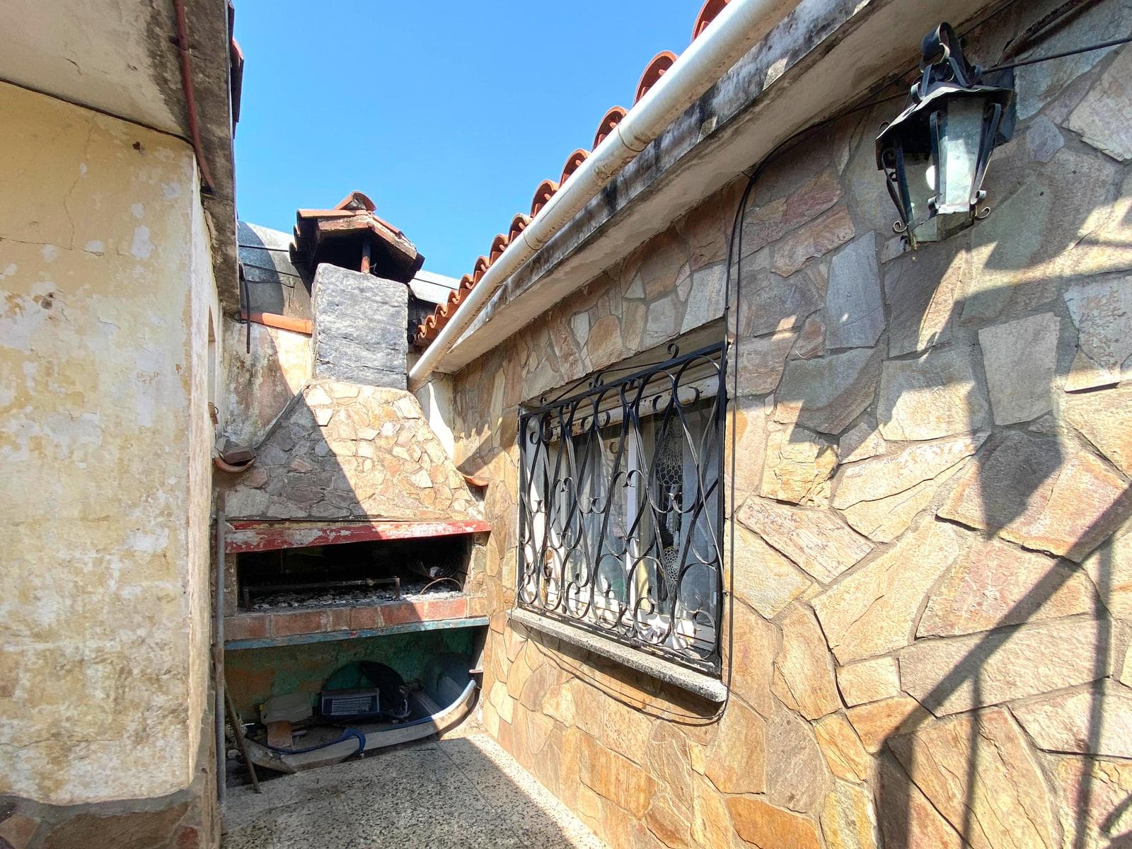 FOR SALE | TRADE - 2-bedroom house on a main street with commercial space - Fisherton, Rosario.