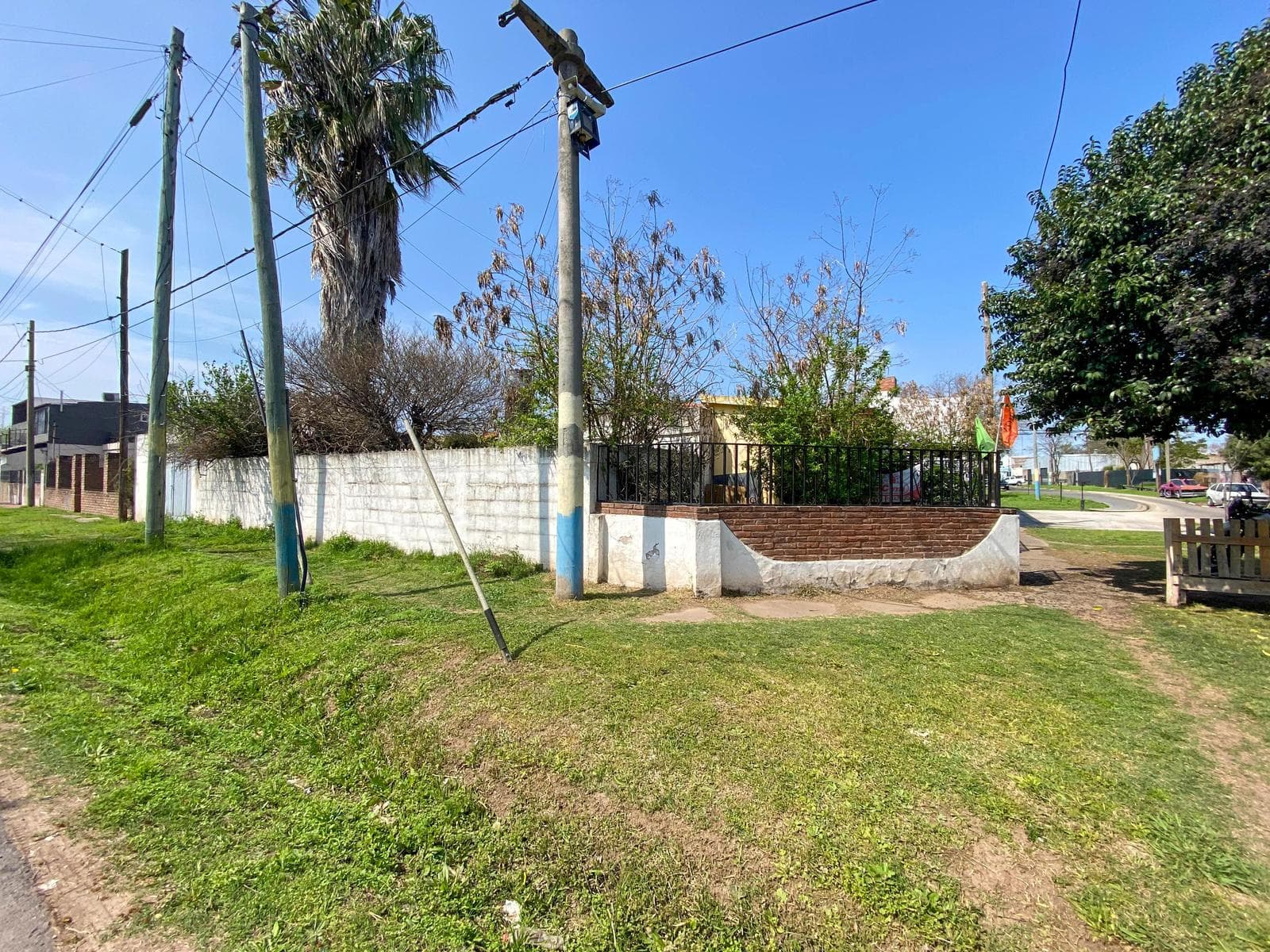 FOR SALE | TRADE - 2-bedroom house on a main street with commercial space - Fisherton, Rosario.