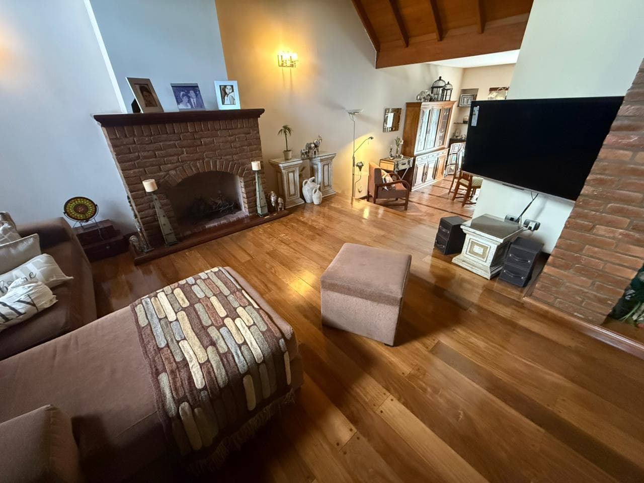 5-ROOM HOUSE FOR SALE WITH GARDEN AND POOL. MORTGAGE AVAILABLE. PARQUE BERNAL NEIGHBORHOOD