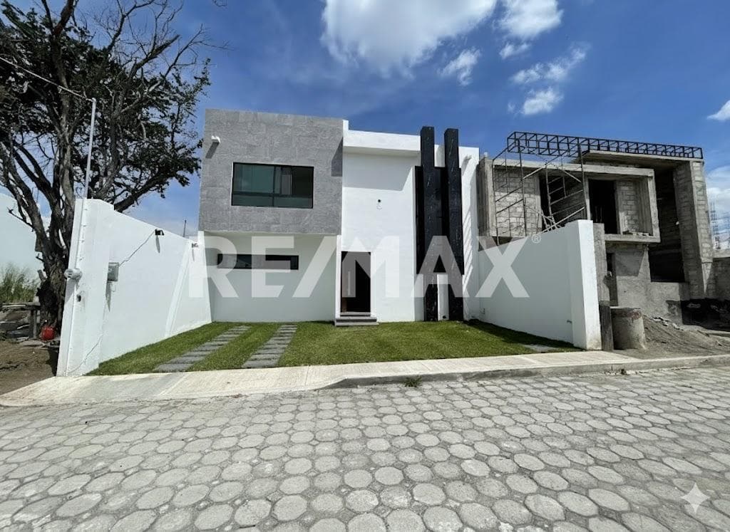 New House for Sale in a Subdivision at the Entrance to Downtown Oaxtepec