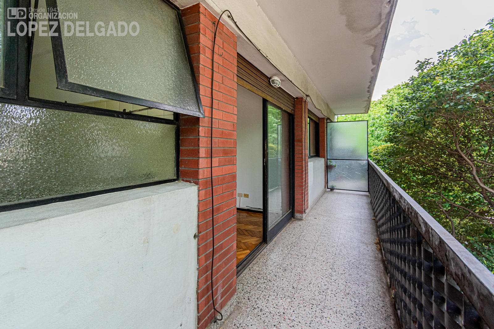 2-bedroom apartment with a front-facing balcony in Villa del Parque
