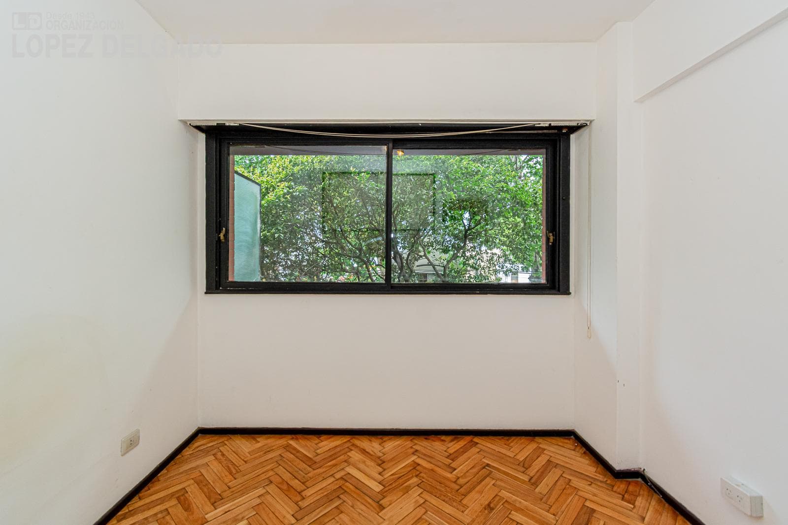 2-bedroom apartment with a front-facing balcony in Villa del Parque