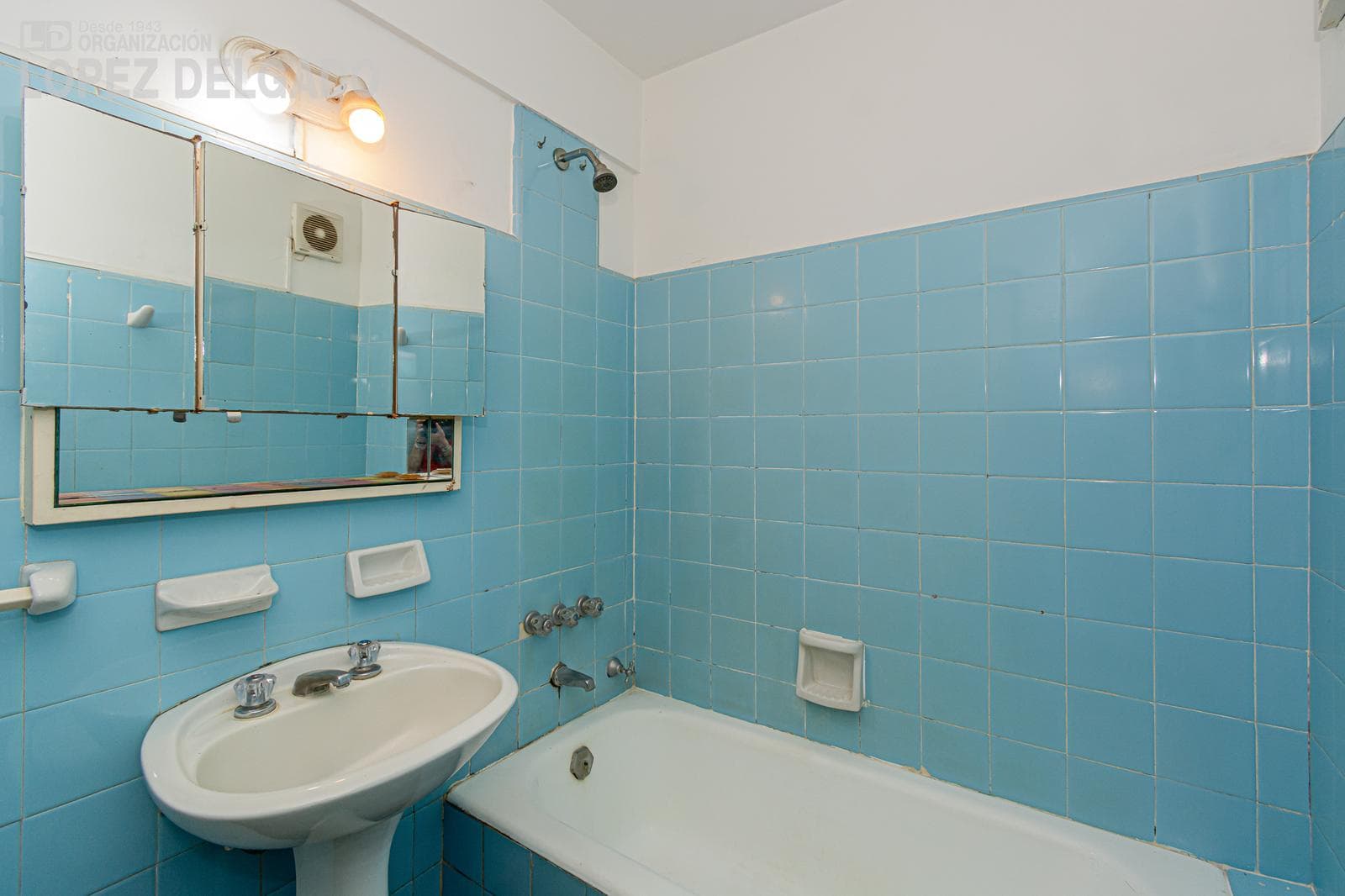 2-bedroom apartment with a front-facing balcony in Villa del Parque