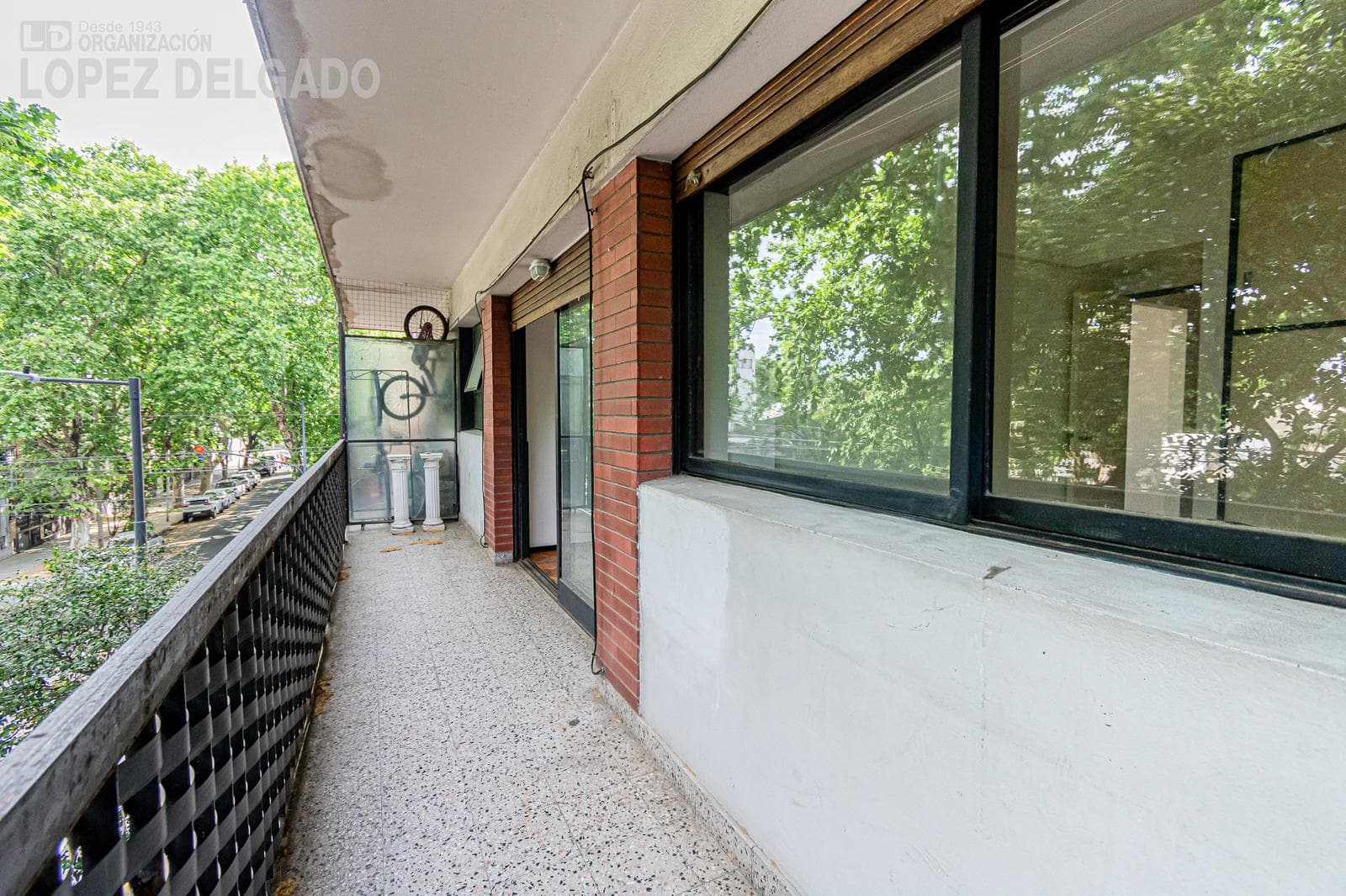 2-bedroom apartment with a front-facing balcony in Villa del Parque