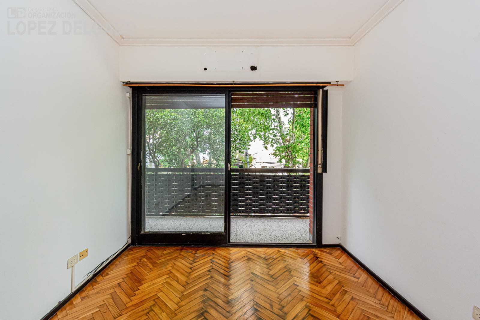 2-bedroom apartment with a front-facing balcony in Villa del Parque