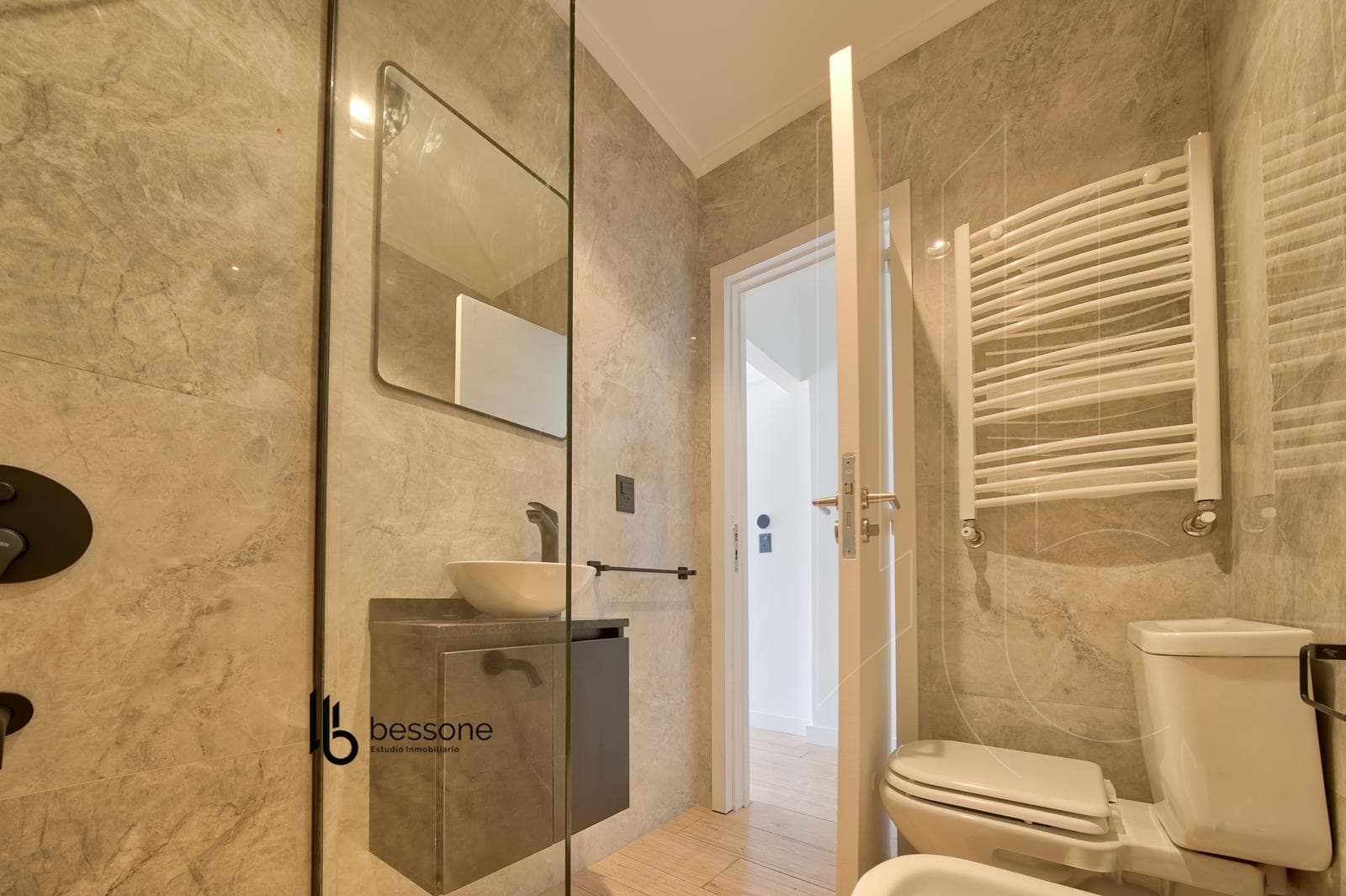 Refurbished, Furnished 2-Room Apartment with Panoramic Ocean View of Plaza Colón