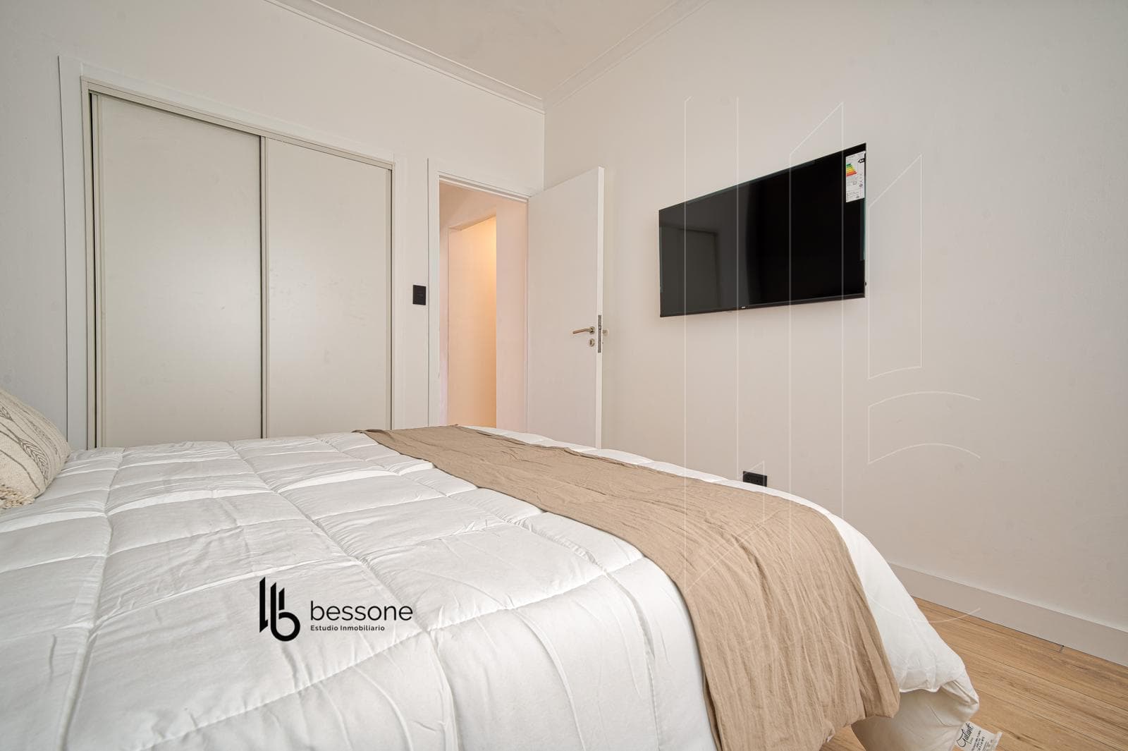 Refurbished, Furnished 2-Room Apartment with Panoramic Ocean View of Plaza Colón