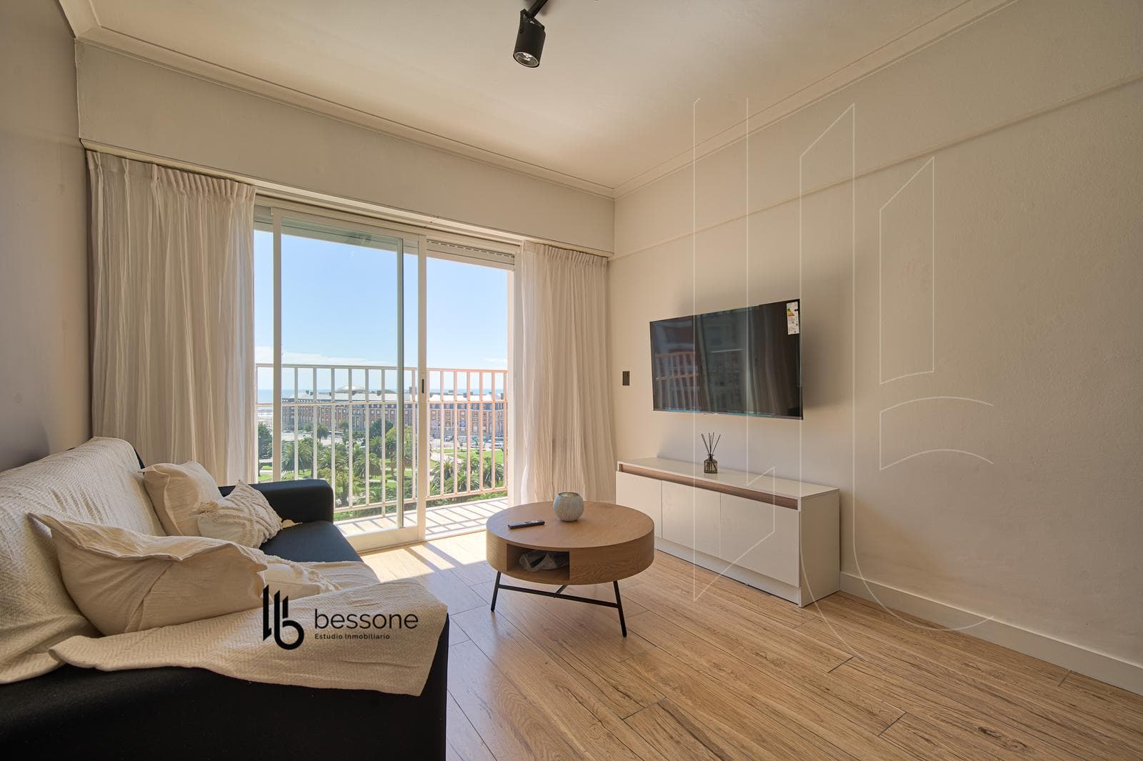 Refurbished, Furnished 2-Room Apartment with Panoramic Ocean View of Plaza Colón