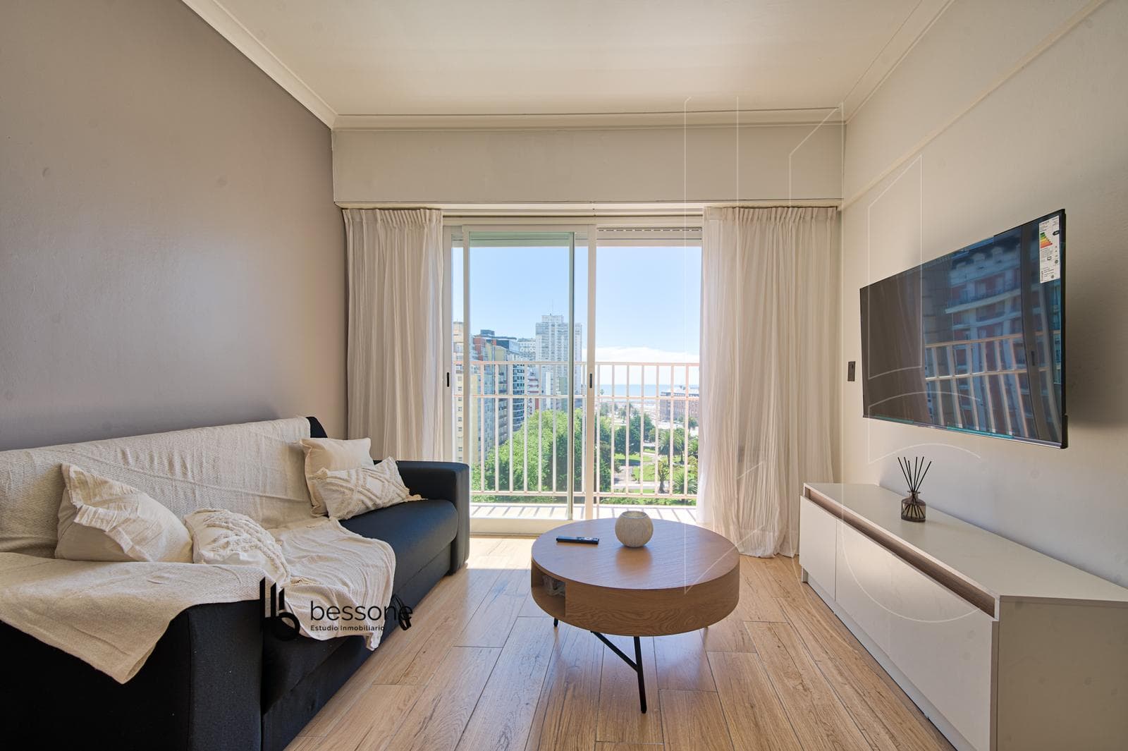 Refurbished, Furnished 2-Room Apartment with Panoramic Ocean View of Plaza Colón