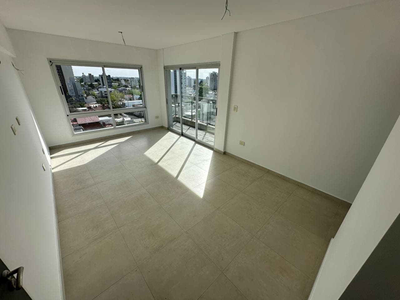 3-ROOM APARTMENT FOR SALE WITH AMENITIES AND A PARKING SPACE IN DOWNTOWN BERAZATEGUI