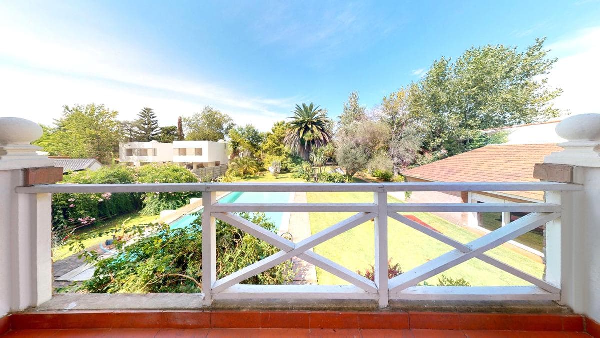 House for sale in Gonnet: 485 between 20th and 21st. Lot size: 30 x 60. 370 m² of floor space. Excellent condition. Pool