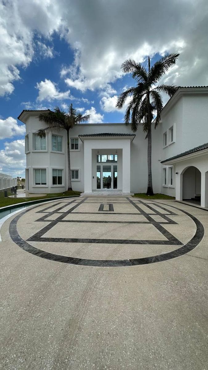 HOUSE FOR SALE IN CANCÚN IN THE LAGOS DEL SOL RESIDENTIAL COMPLEX: LUXURY AND EXCLUSIVITY