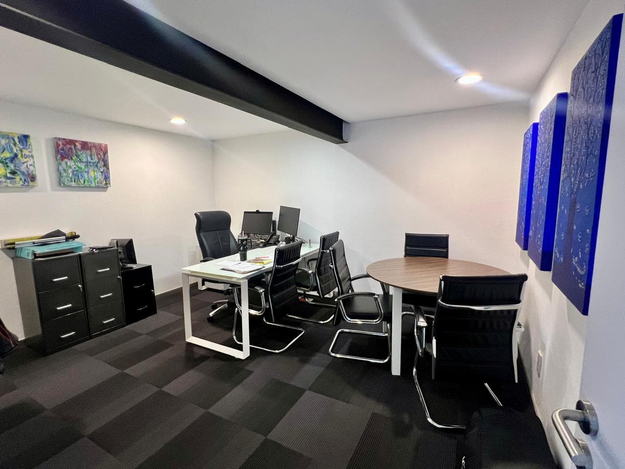 Office for rent in Sierra Candela, 4 private units.