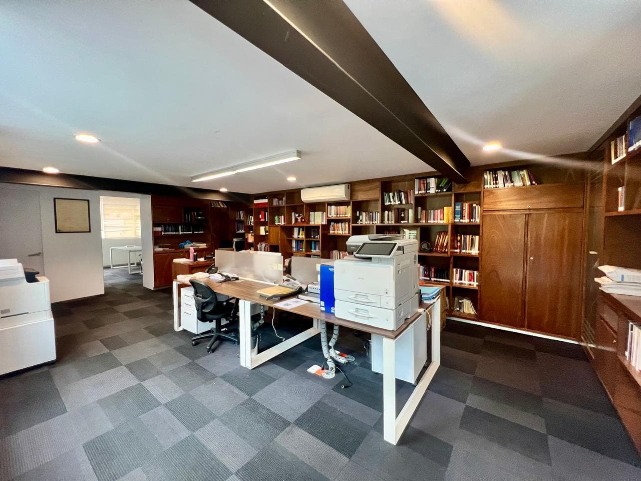 Office for rent in Sierra Candela, 4 private units.
