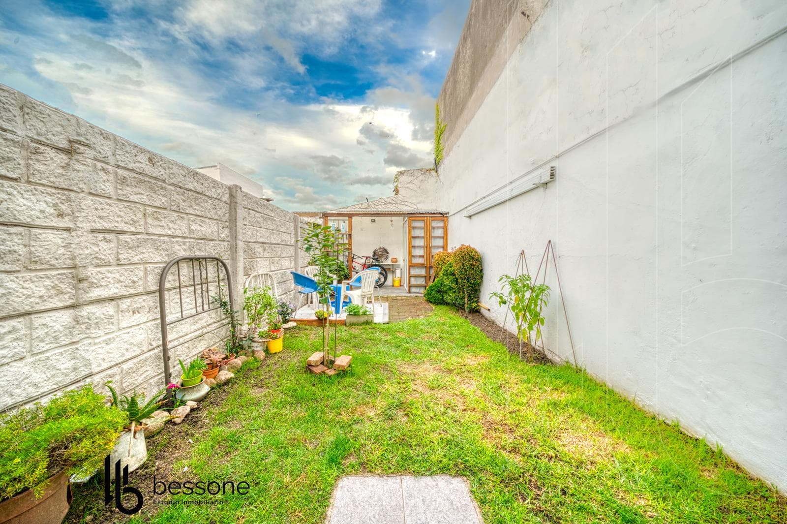 A Charming 3-Story House with an Excellent Floor Plan