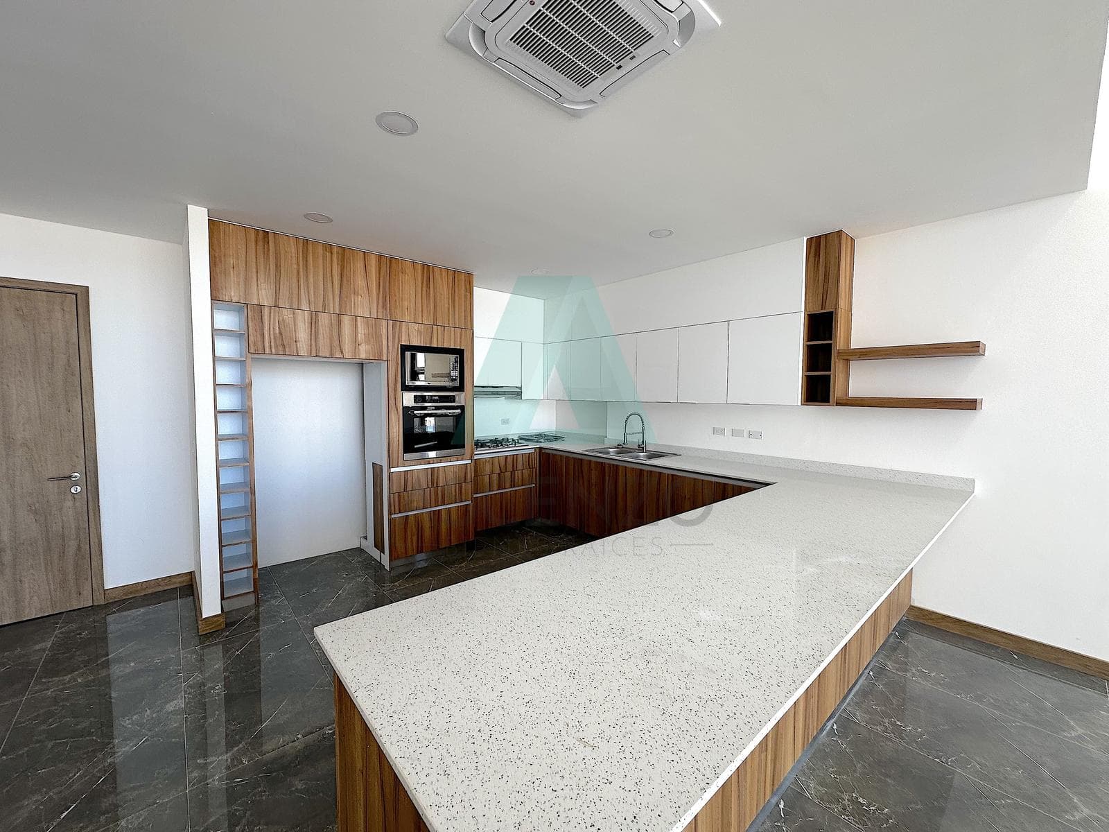 Opportunity!! Penthouse Apartment for Sale in Torre Río, Armmal